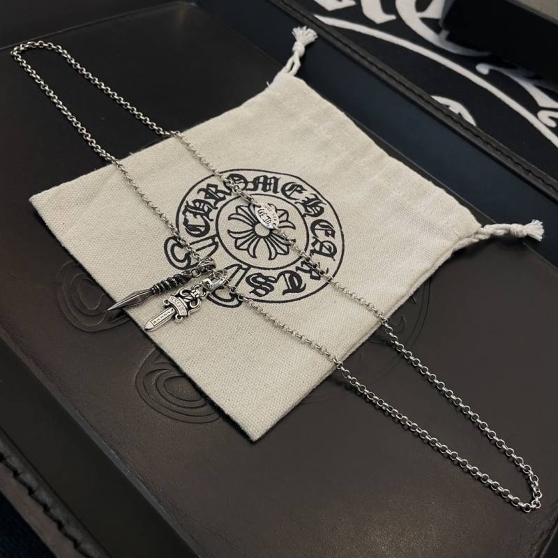 Ch*0me He**ts necklaces